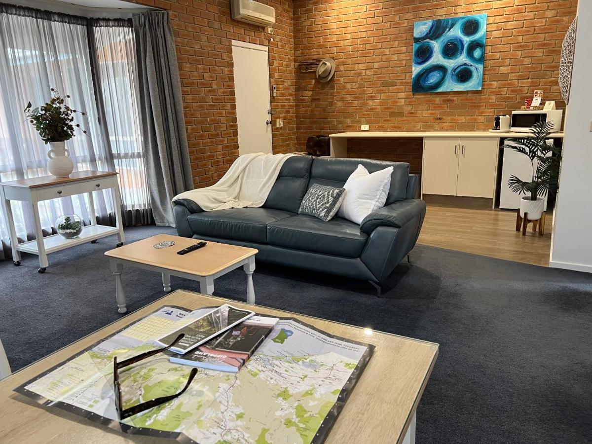 Coastal Waters Motor 4*