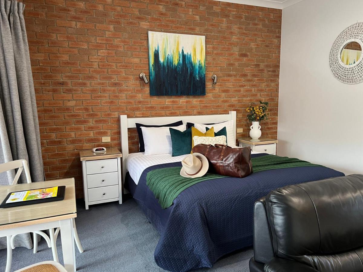 Coastal Waters Motor Motel 4*