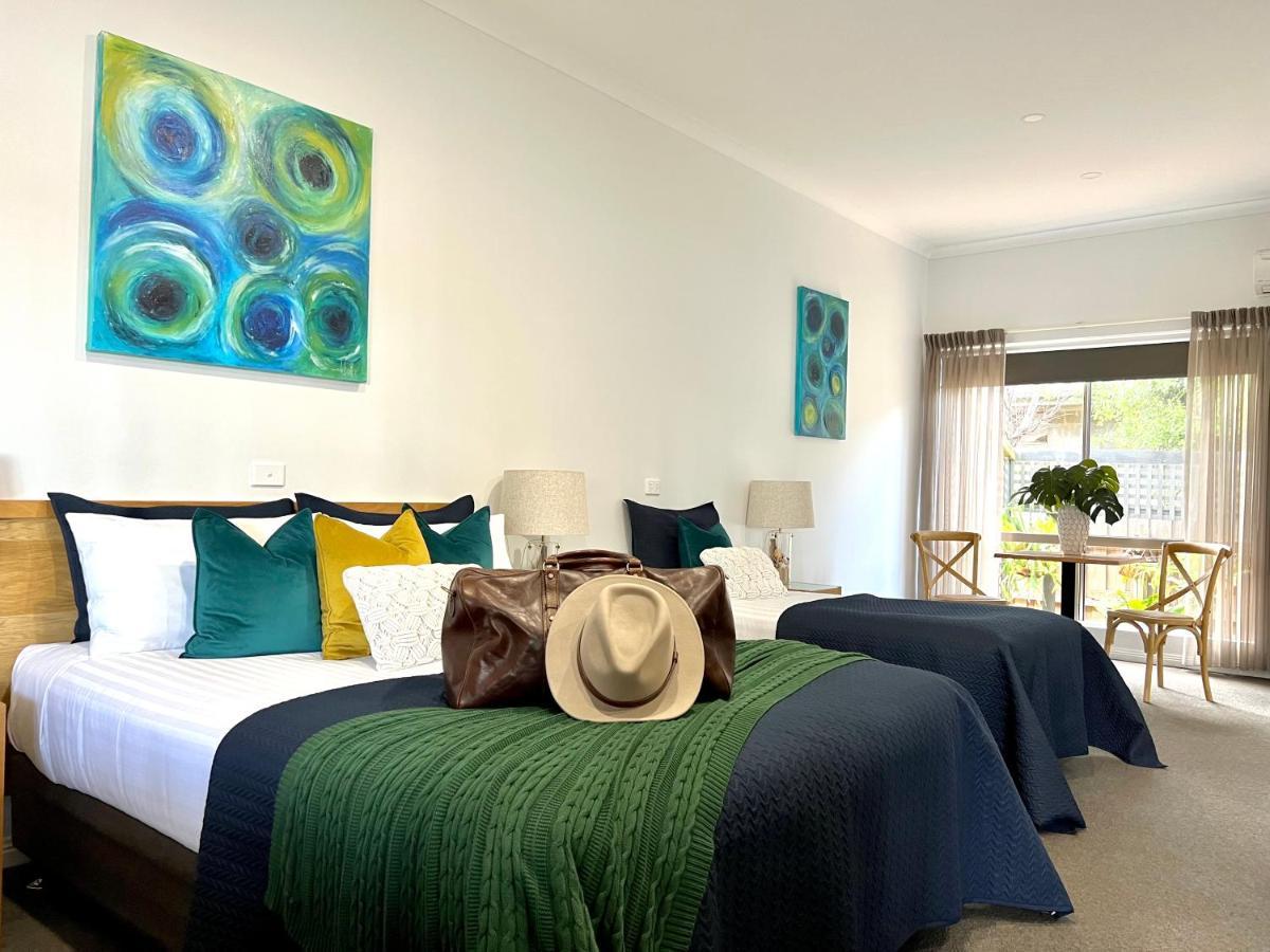 Coastal Waters Motor Motel 4*