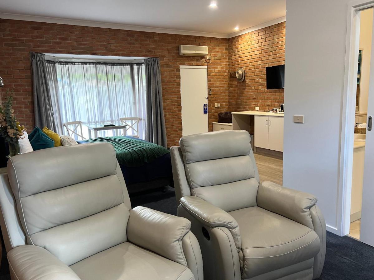 Coastal Waters Motor 4*